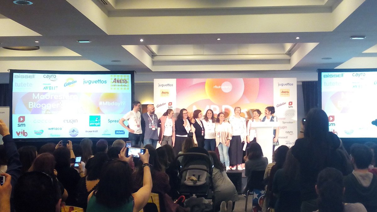 BlogMamaMari's tweet photo. Súper equipazo de @madresfera juntos en el #MBDAY19 https://t.co/3dS64oilYE