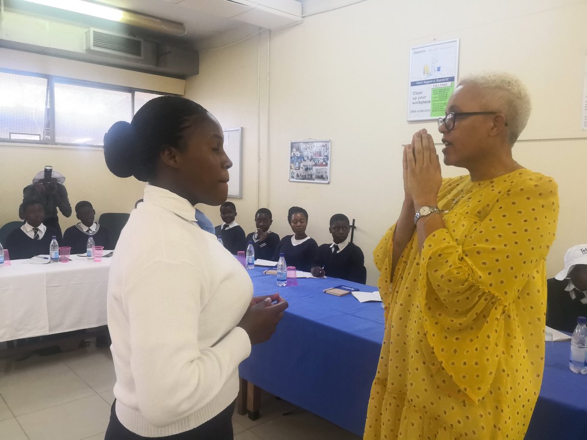 TelOneZW's tweet photo. Our Girls from Sakubva High 1 and Nyamauru High Schools are receiving Grooming, Etiquette and Personal Branding training by Odiline Kava #TelOneQueenmakers #TelOneInTheCommunity https://t.co/ecMspRSApL