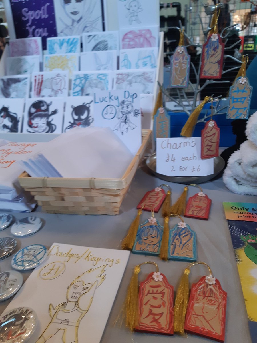 zoe_let's tweet photo. The stall for today and my excited to sell face!!!
#ArtistOnTwitter #manga #anime #bathcomiccon #geek #Artist #mixedmedia #comic #comiccon https://t.co/aCOKQuXCg1