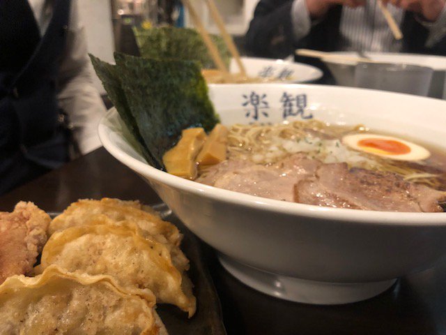 Lien_sa's tweet photo. 立川【楽観】
特製琥珀ラーメンと餃子・から揚げ
ラーメンはもちろん、餃子もから揚げも美味い！
西麻布・青山にも店舗がありますので、是非ご賞味あれ。
＃立川　＃楽観　＃ラーメン　＃西麻布　＃青山 https://t.co/398XLGDmNN