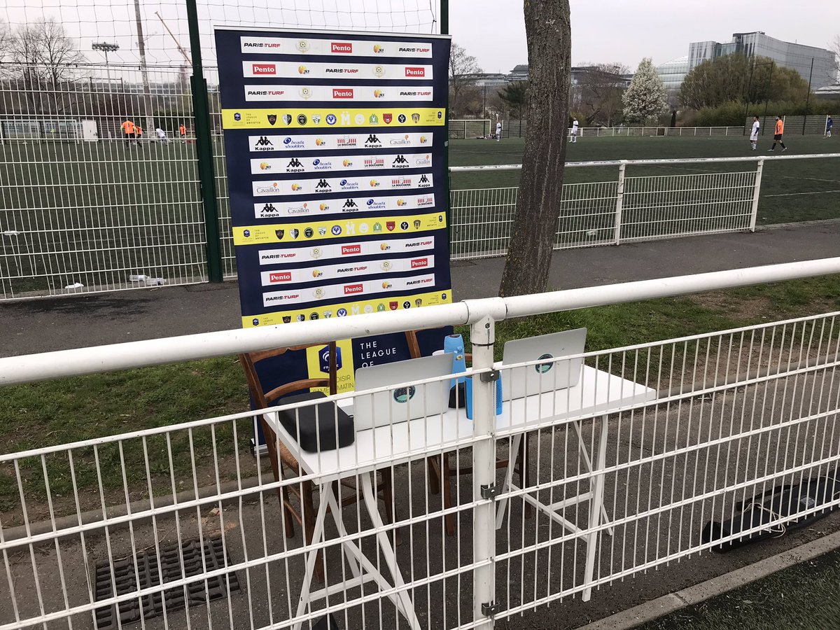 KopBalard's tweet photo. On vient de prendre possession du poste commentateurs, en mode #JanoStyle ! On sera aux premières loges pour le huitièmes de finale du @mediafootclub contre les Tromblons. Prise d’antenne un peu avant 11h les #Balzouzes 😉 #IKFLive #MFCTM https://t.co/eVOLCn2zSW