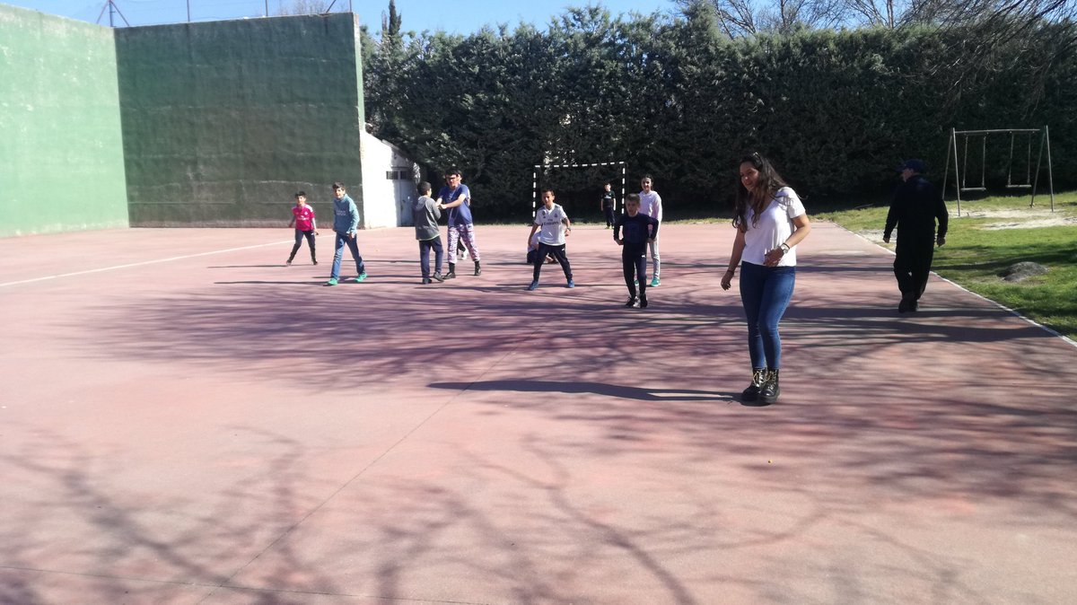 tagastitos's tweet photo. Antes de la gymkana, un partido de fútbol #ConviPosco https://t.co/3rRCRvejl2