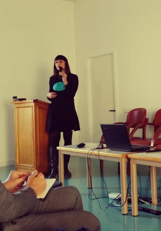 EoiTorrejon's tweet photo. Ayer en la V Jornada de actualización para profesores de EEOOII nuestra Jefa de estudios Sylvie Riesco Bernier presentó la ponencia Más allá de los idiomas: un lengua común para el mundo. https://t.co/BDV0vV7gqI