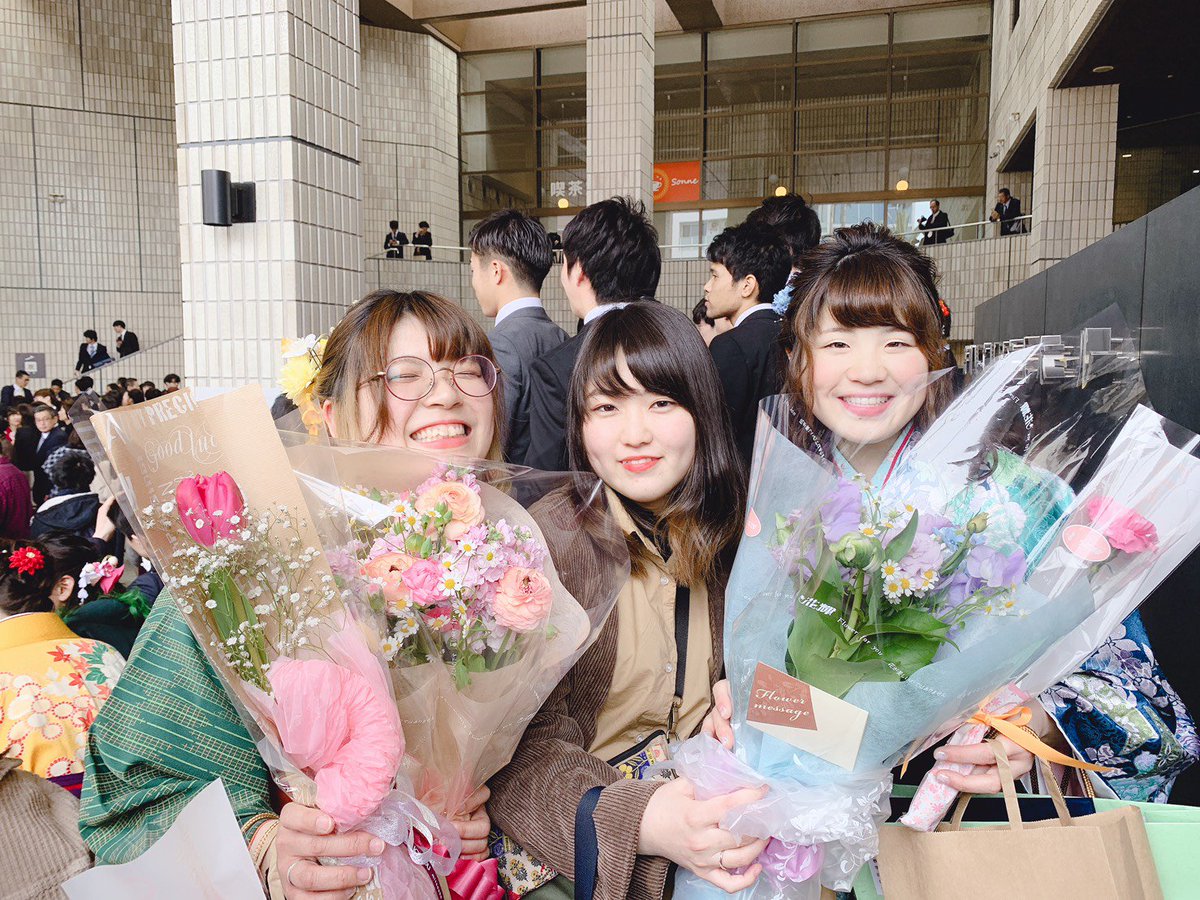 apple__beam's tweet photo. 全員卒業！またすぐ帰ってくるぞ！あざした！！ https://t.co/oVQ0cJ3PbC