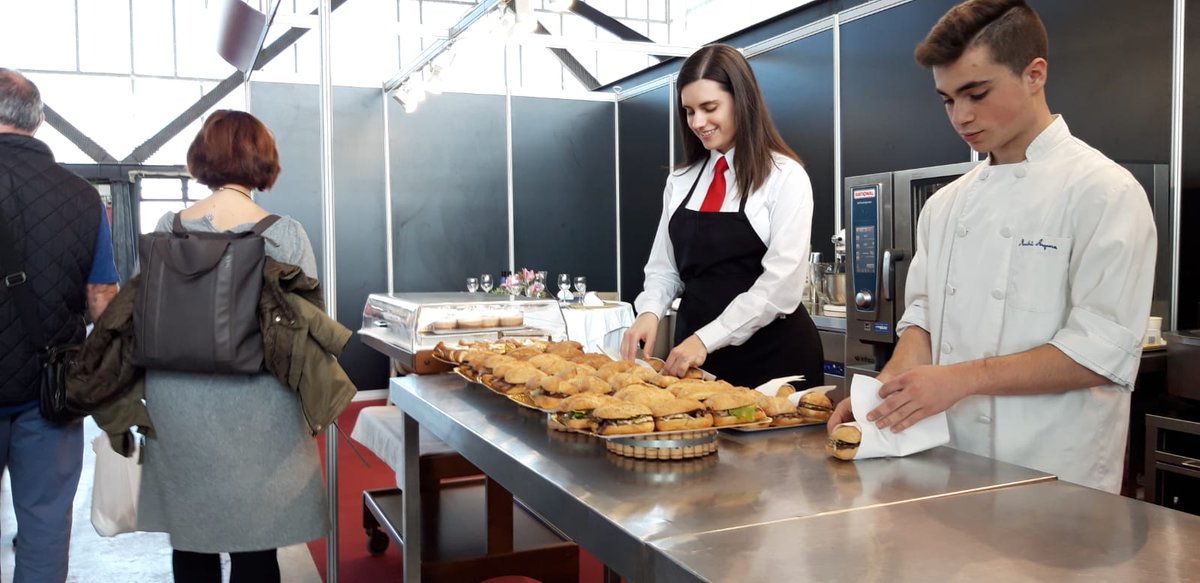 Aquest matí ha obert portes la 6a Fira Alimentària de les Terres de l'Ebre #Festast, de la mà del pastisser Christian Escribà. Al llarg de tot el cap de setmana la gastronomia de km 0 serà protagonista amb diversos xefs del territori