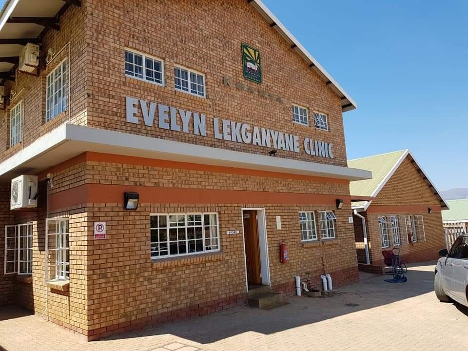 casspernyovest's tweet photo. BIG BIG BIG RESPECT TO BISHOP LEKGANYANE for building a school and a clinic through the ZCC Church. Inspired and motivated. One day this will be me. https://t.co/aNRoZyzfXU
