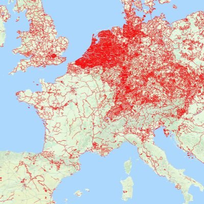 jacquesbaudrier's tweet photo. La carte des pistes cyclables en Europe 
Le pays du Tour de France est un pays "sous-développé" du #velo
Il faut créer 100 000 kilomètres de pistes cyclables
Et pour cela des moyens
500 millions par an de l'Etat
Et pas l'aumône accordée par le gouvernement https://t.co/zAJKCvtPbH