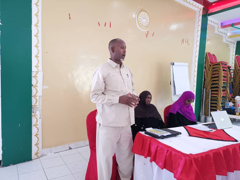 PSI_SOM's tweet photo. Ministry of Health Development #CommunityDemandCreation programme, #SAHAN supported by @UKinSomalia & implemented by @PSI_SOM met Togdheer #RHO & #MCH team leads, on mother 2 mother intervention which involves mothers visiting other mothers to discuss health issues. https://t.co/qFDLrZxKA1