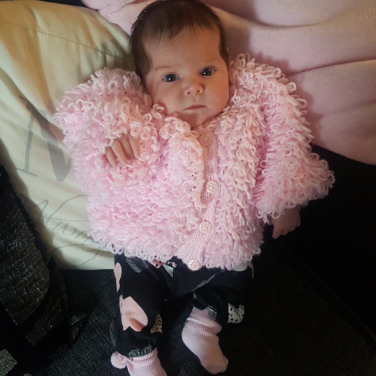 WendyEmmaParso1's tweet photo. #granddaughter #loveatfirstsight #nearly5weeksold 😍 https://t.co/MUBDSE7GD4