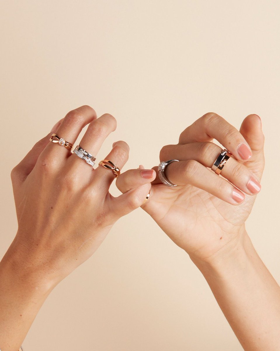 Chaumet's tweet photo. The Chaumet Liens collections, sentimental pieces whose meanings are infinite. https://t.co/wJhdkkl7jq
#StackingChaumet https://t.co/vF574OBXKw