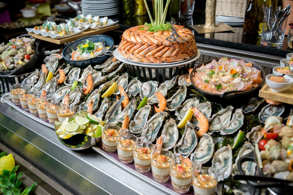 Le First vous accueille tous les dimanches à partir de 12h15 pour découvrir le somptueux buffet de la mer de notre chef David Réal. 🐟
--
Le First welcome you every Sunday from 12.15pm to discover a sumptuous seafood buffet prepared by David Réal. 🐟
#TheWestinParisMoments