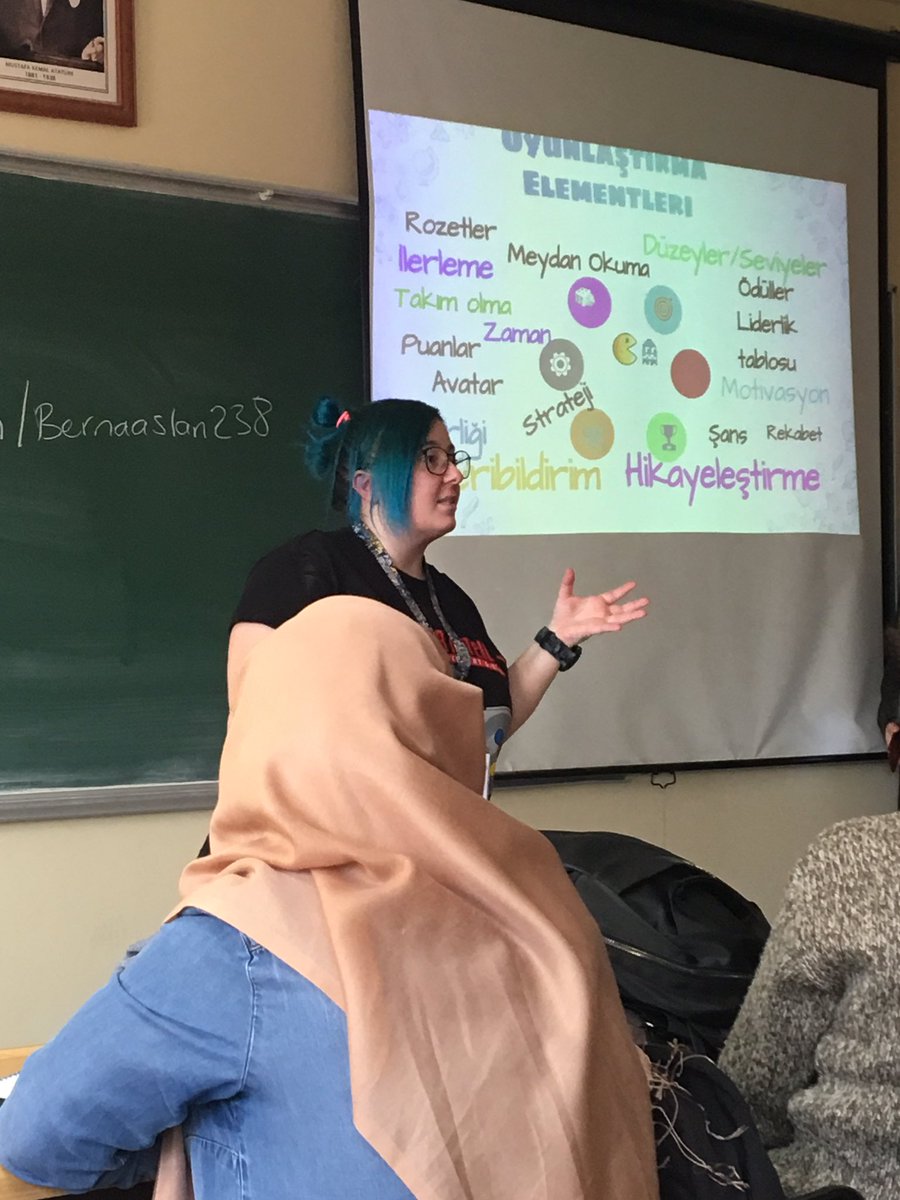 irmbnc's tweet photo. Bir türlü katıldığım konferanslarda denk gelip dinleyememiştim, be büyük hata! @NBernaAslan hocamızı dinlemeyenler bin pişman 😅 Bu güzel ve interaktif sunum için teşekkürler öğretmenim. #ETP19 https://t.co/6uLoA2zrOy