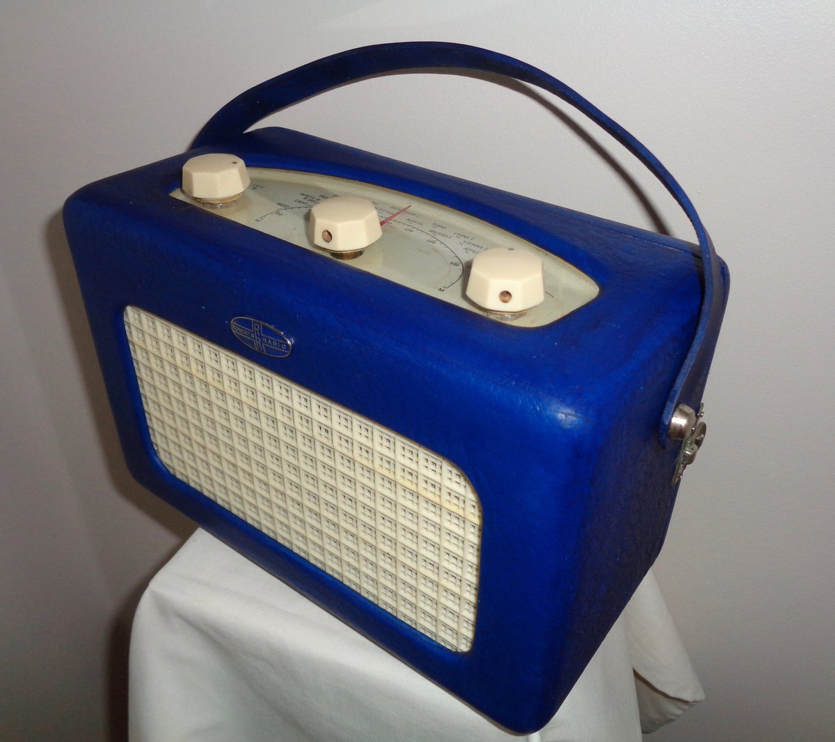 MullardAntiques's tweet photo. 1950s Blue Vintage Roberts R66 2 Waveband Valve Radio. British Made Portable Radio. Mains or Battery/Cell. Medium Wave and Long Wave https://t.co/IShyYkUfll #housewares #homedecor #blue #portableradio #batteryradio #designerradio #retroradio #cellradio #robertsr66 https://t.co/Gn5POyluMR