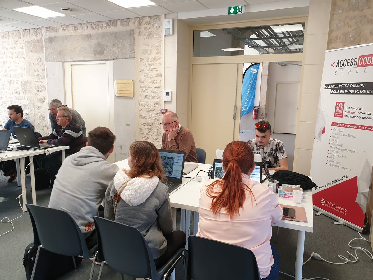AccessRobotique's tweet photo. Aujourd'hui à l'#ACSNevers, nous co-organisons avec @NeversLibre une #CartoPartie ! @Kan_J anime un atelier à destination de novices et #OpenStreetMappers confirmés pour découvrir #JOSM et la théorie de la #cartographie ! #OSM #OpenStreetMap #MapContrib #GeoCollaboratifs https://t.co/S42SSUC65x