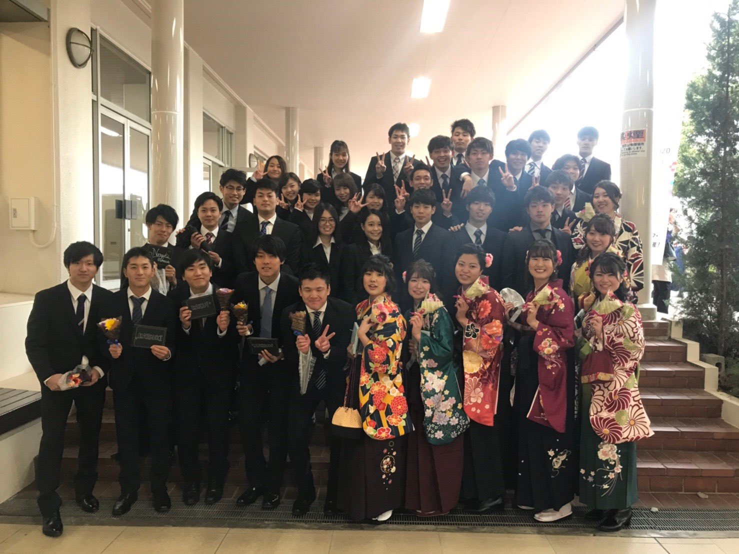 拓殖大学水泳部 Twitter ನಲ ಲ 本日は卒業式でした 水泳部から13名の先輩が卒業されました ご卒業おめでとうございます 水泳部での経験や想い出を胸にこれからは社会人として頑張ってください 私たち在校生は先輩方をこれからも