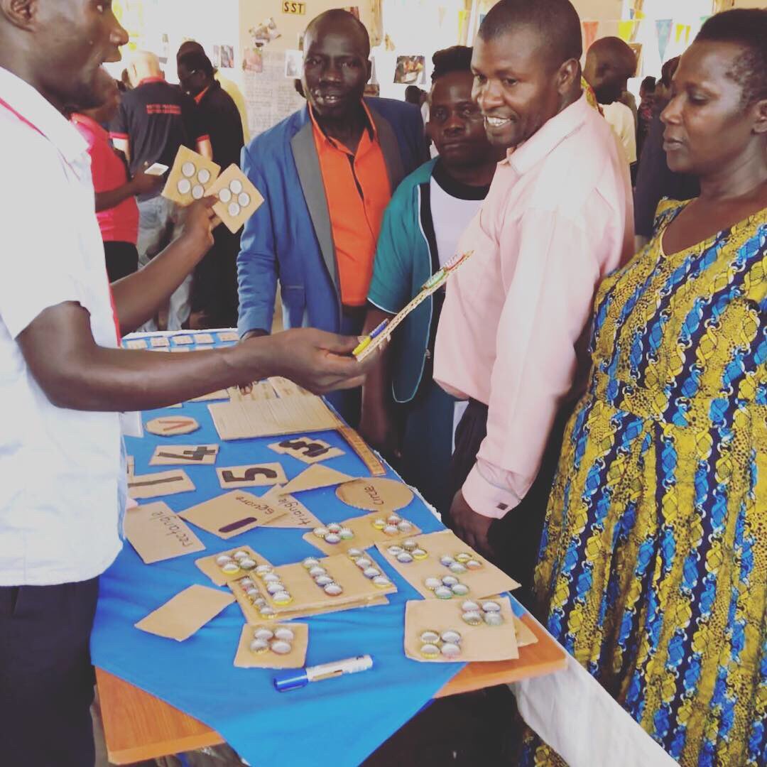 RedearthEdu's tweet image. Redearth Lead Teachers demonstrating, using up-cycled hand-made learning aids, how teaching and learning methods can be used in rural under-resourced Primary schools. 
#innovativeteachingmethods #creativeschools #ugandaschools #education #teachersofinstagram #childrenarethefuture