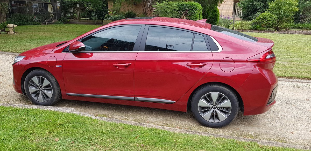 electricGVan's tweet photo. Finished a home and work set up today.
Three firsts:
1. First job for #JetCharge 
2. First customer with a Hyundai #Ioniq
3. First job in Moruya. https://t.co/wbVVCSsyTy