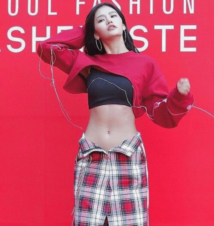 zaplazanaja's tweet photo. แซ่บมาลูกสาว ตัวจี๊ด แห่งyg https://t.co/YmKxHhbxaA