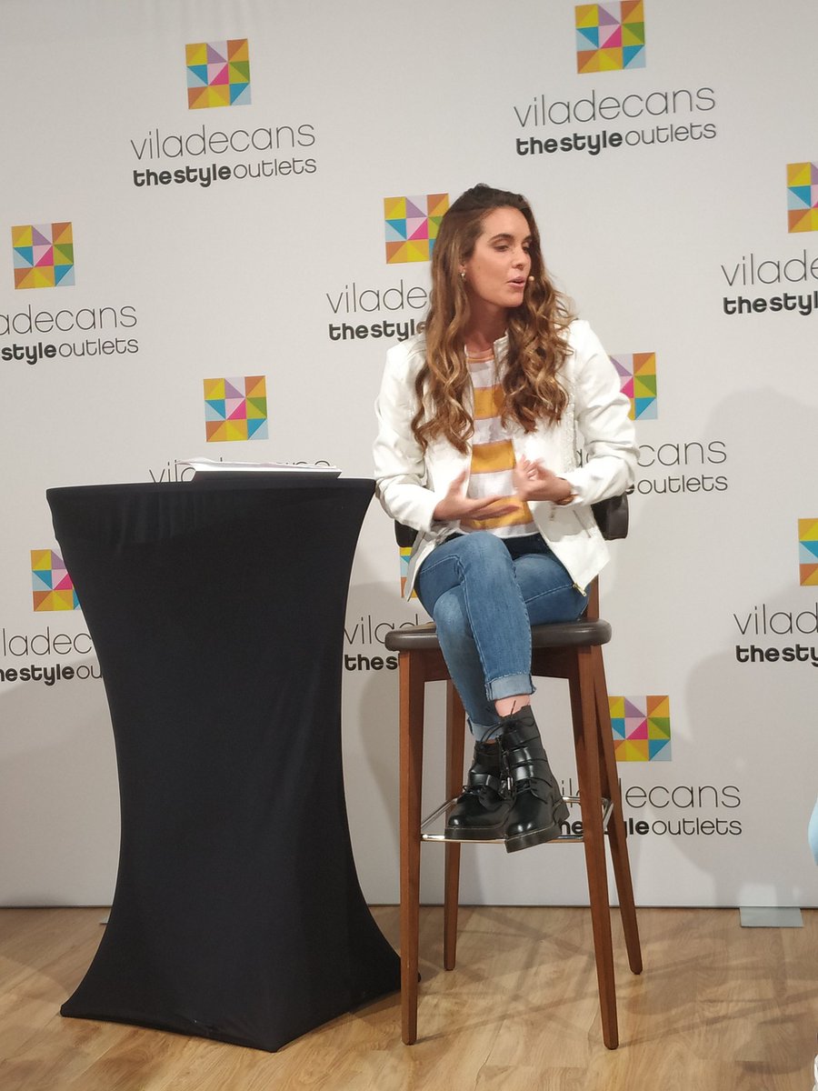 eumarbet's tweet photo. Ya hemos empezado la charla sobre motivación con @onacarbonell en @ViladecansStyle #Viladecans #viladecansthestyleoutlets https://t.co/sANt8dSbuQ