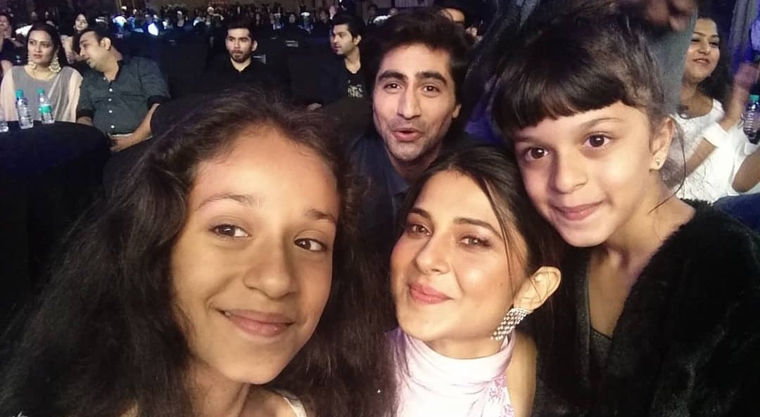 HC_Universe's tweet photo. When Kiara of #KumkumBhagya met Aditya and Zoya

In pics- Harshad and Jennifer with Kaurwakee Vasistha

#HarshadChopda #JenniferWinget
#Bepannaah https://t.co/m4HT40IP8F