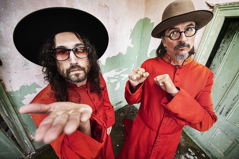 The claypool lennon. Группа the Claypool Lennon delirium. Claypool Lennon delirium 2019 - South of reality. Шон Леннон. The Claypool Lennon delirium South of reality (2019) обложка.