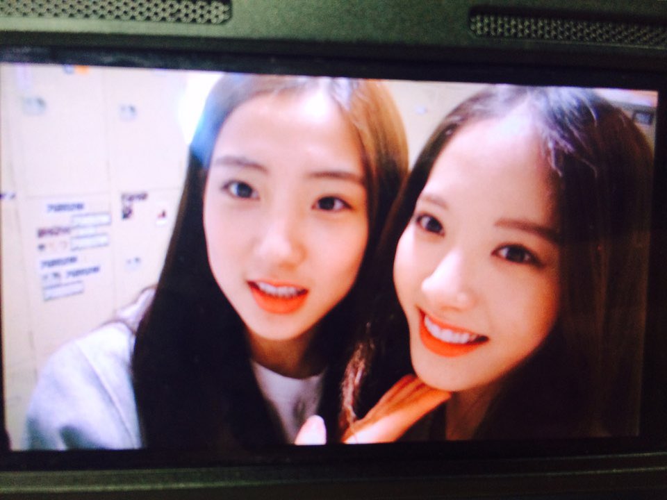 WJSN_Cosmic's tweet photo. [#우주소녀 #은서]
스타쉽새싹시절때 모습 자랑하기😏😏#스타쉽새싹🌱 #주연이시절 #뽀너스연자매사진 https://t.co/En4WnHyMVC
