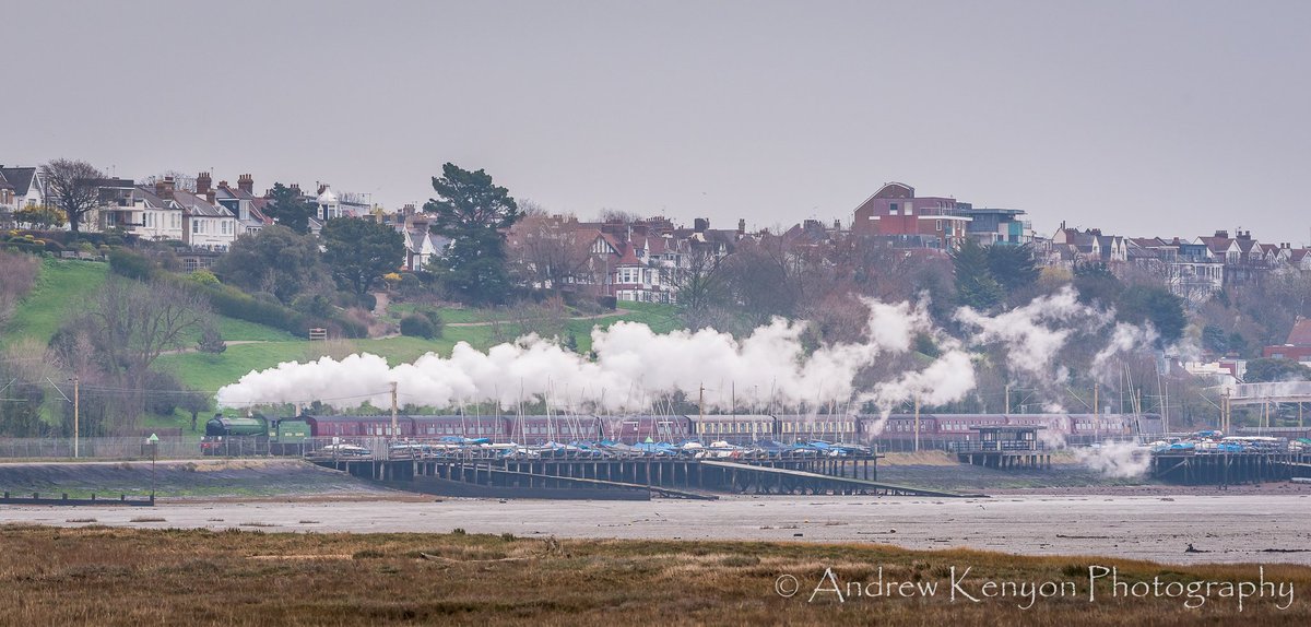 Noynek's tweet photo. The Mayflower passing through #leighonsea this morning as seen from Two Tree Island. B1 Class 61306 built in 1948 #steam #steamlocomotive #steamtrain #ageofsteam #mayflower #61306 #b1class #southend @Echo_Newspapers https://t.co/EOqiHS7meP