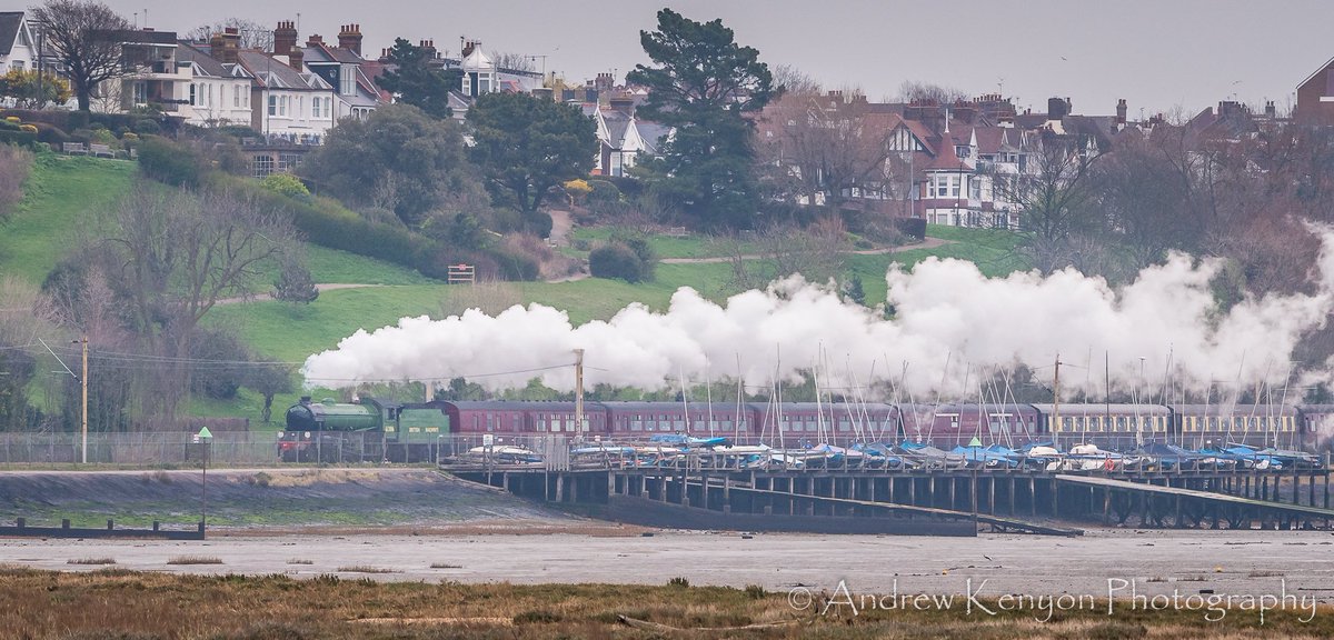 Noynek's tweet photo. The Mayflower passing through #leighonsea this morning as seen from Two Tree Island. B1 Class 61306 built in 1948 #steam #steamlocomotive #steamtrain #ageofsteam #mayflower #61306 #b1class #southend @Echo_Newspapers https://t.co/EOqiHS7meP