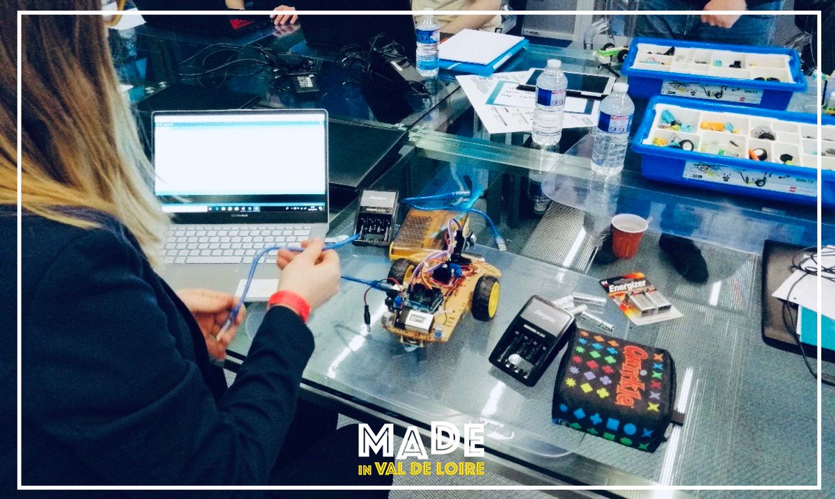 Atelier d'initiation au code et programmation de robot animé par le  @cefim_eu à 12h30 ! 🚀#MIVDL19