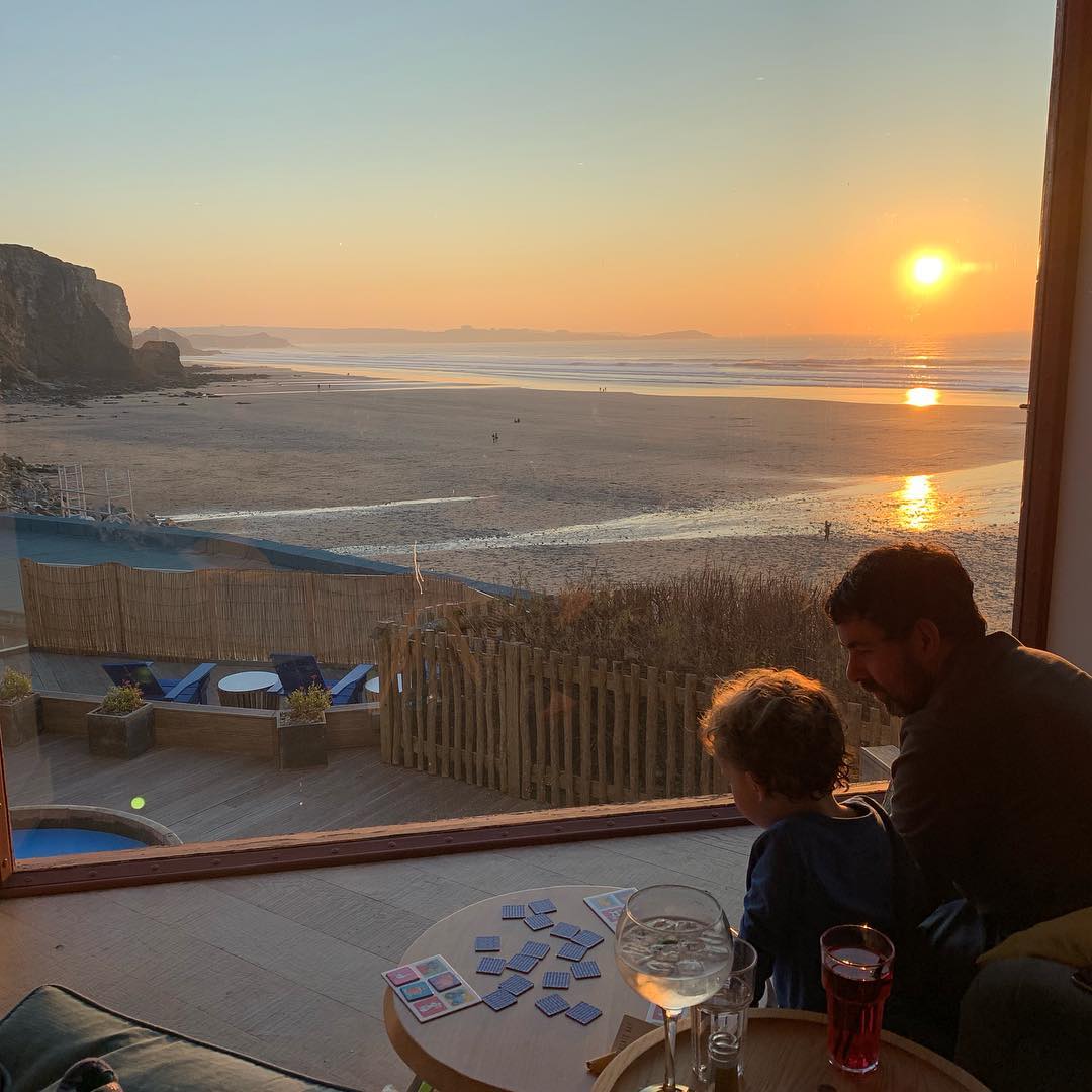 WatergateBay's tweet photo. Down in Swim Club, at the bottom of the stairs. Ocean Room is a hidden corner full of sofas, sea views and, if you're on the lookout, board games. Thank you to @mrslisajb on Instagram for sharing. #watergatebay #familytime #watergatebayhotel #cornwallcoast #oceanroom #holidays https://t.co/aLm5a1ezqk
