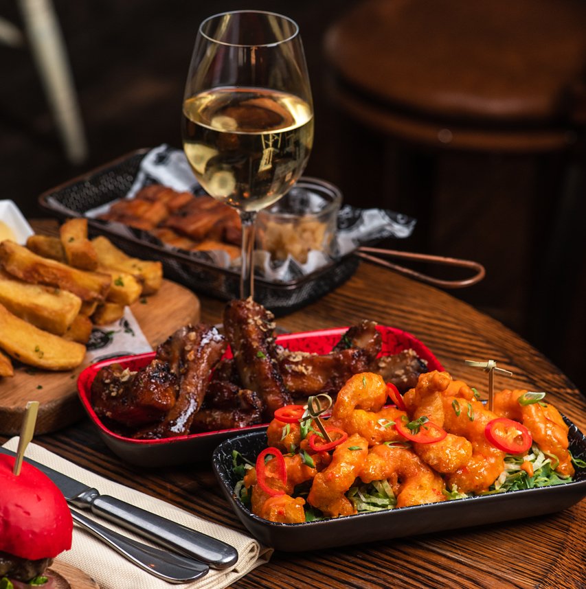 A glass and a bite by the bar... The perfect end to the week. Catch your favorite sports LIVE tonight from our multiple big screens. For the full schedule check out our insta stories daily.
Copper Dog - DoubleTree by Hilton - JBR
Reservations@copperdog.ae