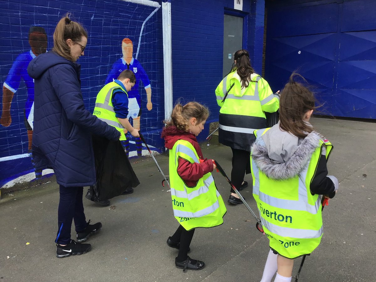mkellygeography's tweet photo. We had a superb day working with @EITC to clean up the local area surrounding #Goodisonpark. Our pupils are fully committed to making our environment a better place and they are very passionate about looking after our planet. Littering is not acceptable! Well done everyone! ♻️🗑 https://t.co/fKiWOODc9N