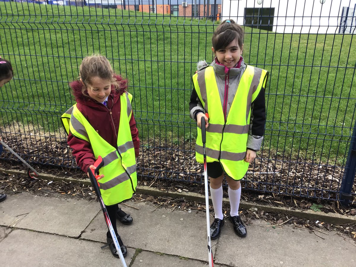 mkellygeography's tweet photo. We had a superb day working with @EITC to clean up the local area surrounding #Goodisonpark. Our pupils are fully committed to making our environment a better place and they are very passionate about looking after our planet. Littering is not acceptable! Well done everyone! ♻️🗑 https://t.co/fKiWOODc9N