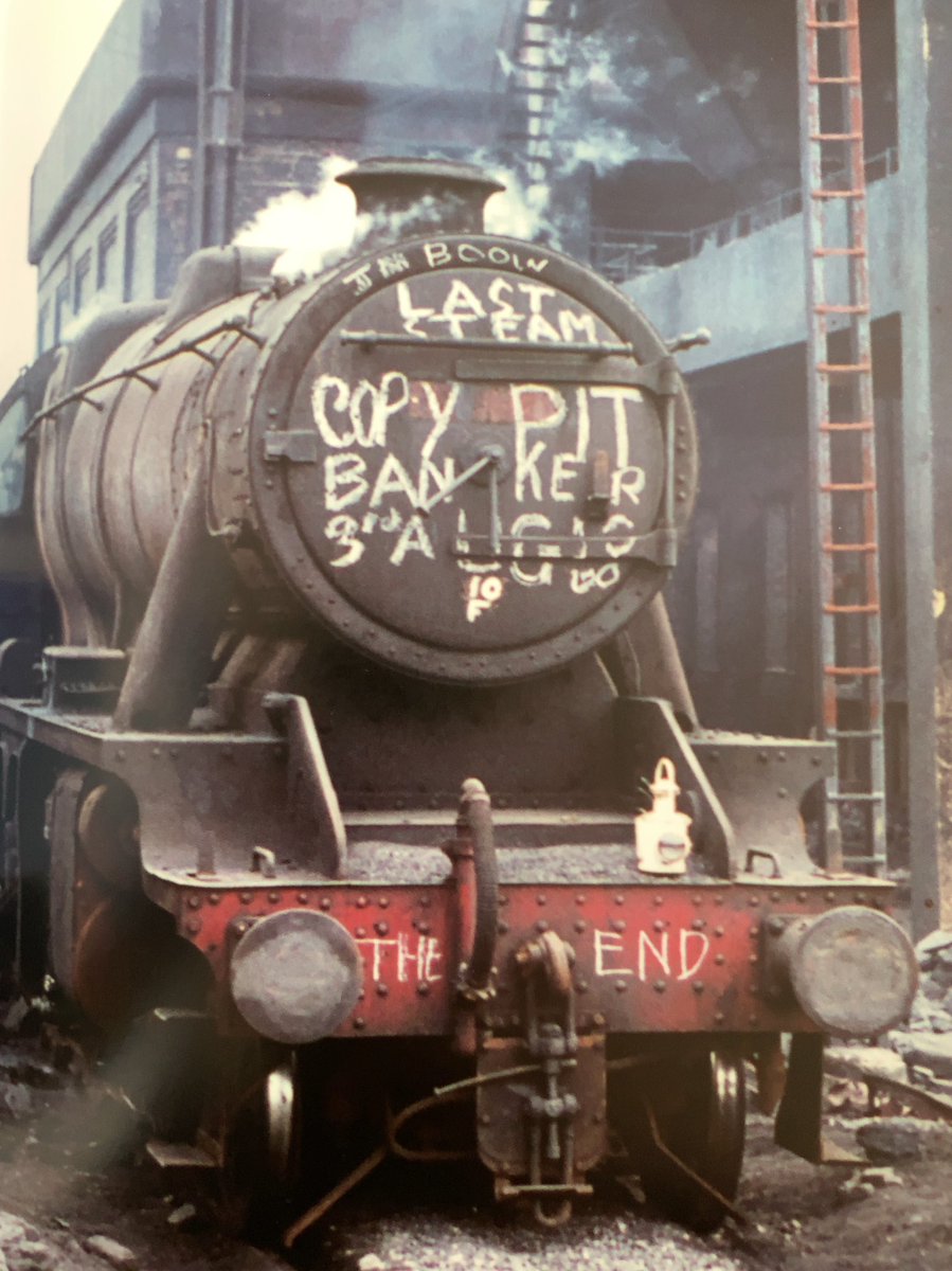 宇垣忠一 資料 広報垢 در توییتر イギリスの蒸気機関車の最後 日本とは違い末期になるにつれて装飾のていれはされずに剥がれた塗装で運用 運用状態でも落書きがされていた 1968年8月3日 8f 478号 1981年 スクラップヤード