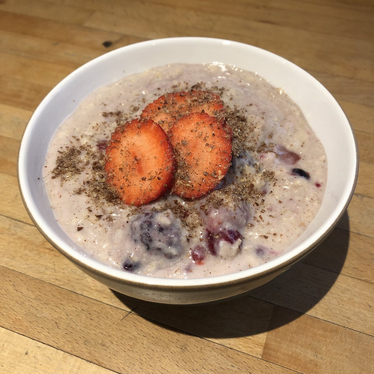 Lady_Lilli's tweet photo. Eggy fruity porridge breakfast! 😋 #HealthyFood #weightlossmotivation #PlaceboDiet https://t.co/PwaTStqWmH