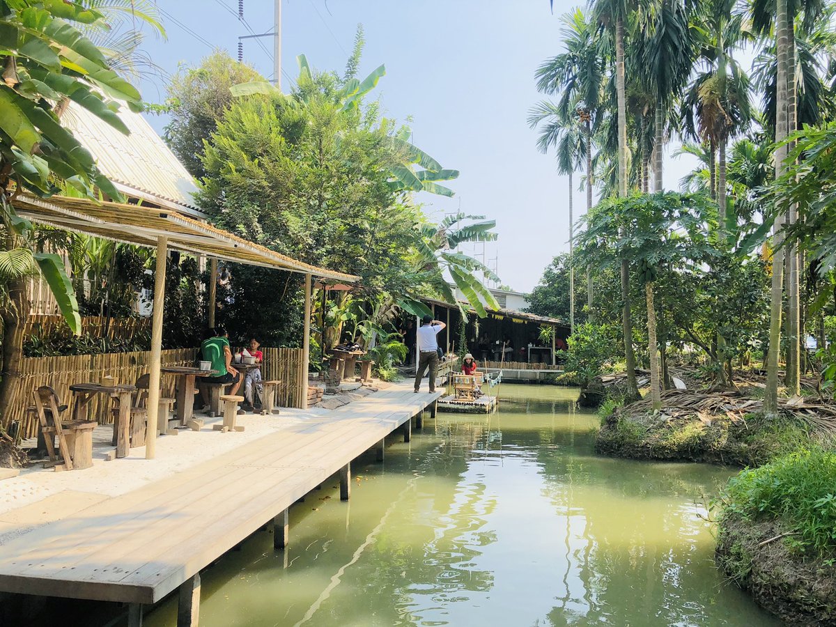 Chanee_Chobteaw's tweet photo. After The Rain coffee & Gallery ร้านคาเฟ่น่ารัก ในจังหวัดนครปฐม ใกล้กับตลาดน้ำดอนหวาย ในบรรยากาศร่องสวน สามารถพายเรือได้ @ReviewAroii @aroii @EATcationTH @checkinkintiew @aroypaidaek #ชะนีชอบเที่ยว #chanee_chobteaw #รีวิวนครปฐม https://t.co/H5MQDYfURz