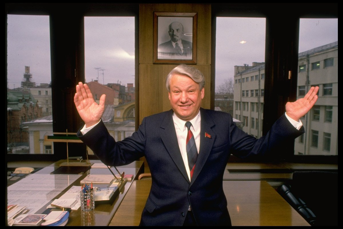 DoucheTheMonkey's tweet photo. 1998 - Russian President Boris Yeltsin fired his Cabinet. He also put his buffet hutch on probation. https://t.co/VdpBEI7YkL https://t.co/ti9ZJOn1Zy