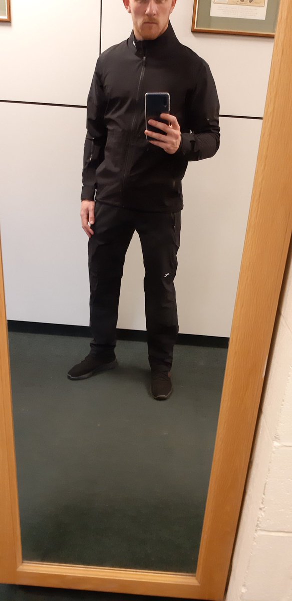 GregPayne93's tweet photo. Just going for a swim in my new @KJUS_Company waterproofs! #myperfectline https://t.co/qieIT5Q1q3
