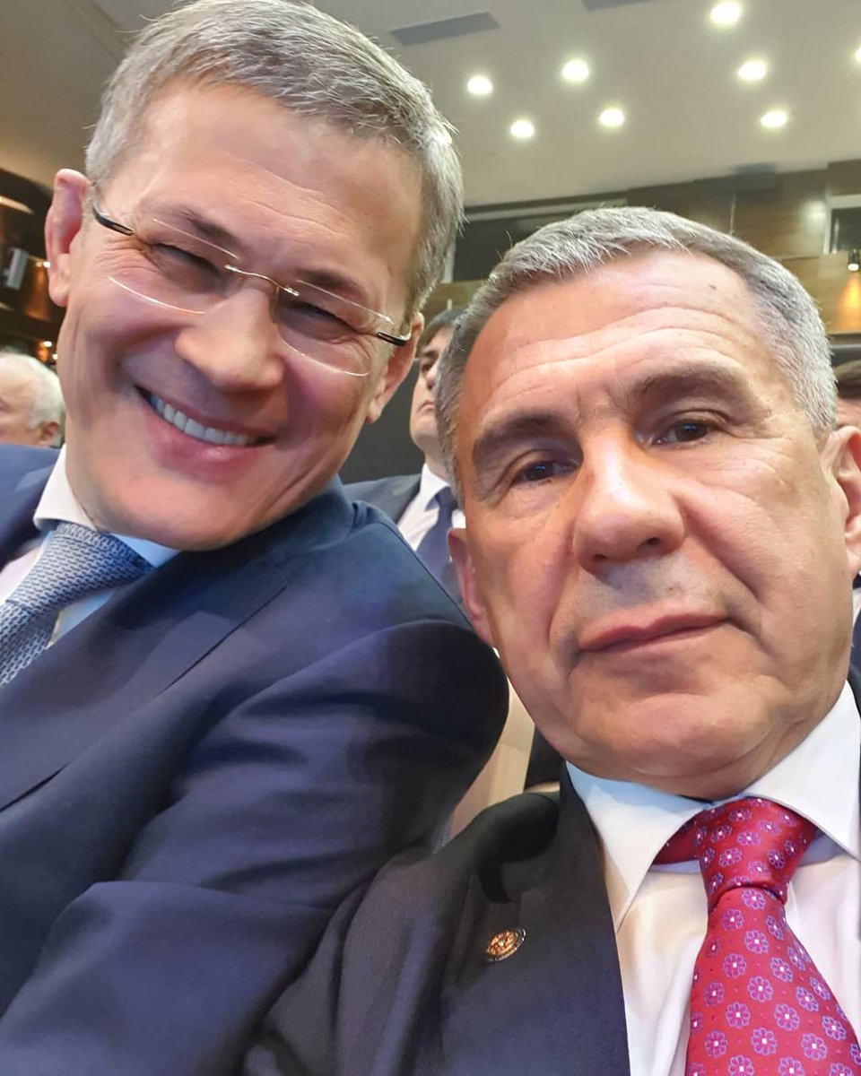 lopatik's tweet photo. Когда попал в четвёрку лучших команд КХЛ / Когда вылетел в первом раунде https://t.co/1Oz8oqtKUk