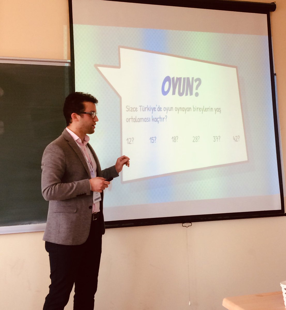 Oyun mu? Oyunlaştırma mı? <a href="/HakanEmreSahin/">Hakan Şahin</a> “Oyundan Öte, Oyunlaştırma” adlı harika sunumunu gerçekleştiriyor. <a href="/etpistanbul/">ETP İstanbul #ETP2025</a> #paylaşmakgüzeldir #etp19 <a href="/TOZOK1951/">TÖZOK</a> <a href="/DogusUniv/">Doğuş Üniversitesi (DOU)</a>