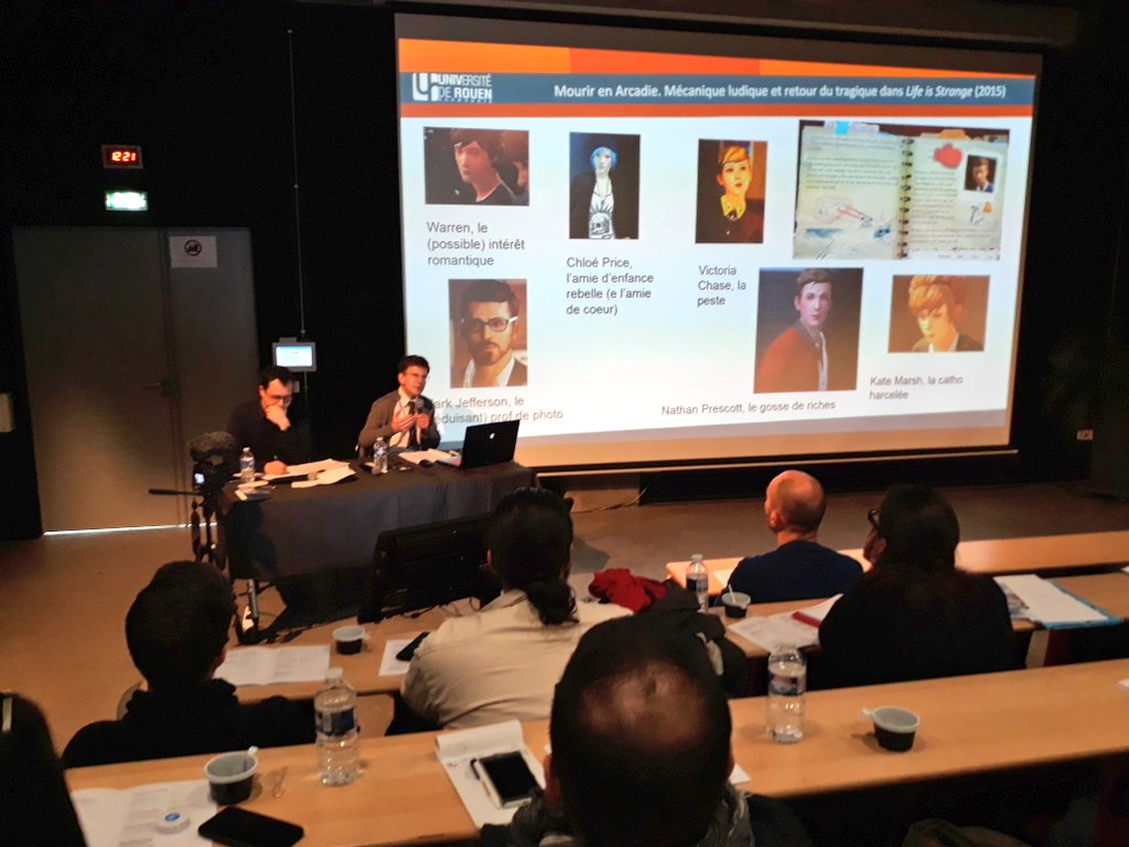 EcoleEmileCohl's tweet photo. Au terme de cette matinée, l'écrivain et universitaire Tony Gheeraert consacre sa conférence à la réinvention du tragique dans #LifeisStrange
@CEREdI_Rouen
#ColloqueJeuVideo #crhi https://t.co/lLMGwrB2qr