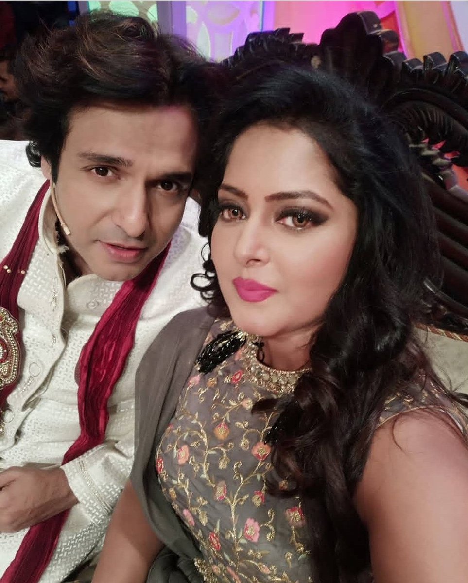BhojpuriMagic's tweet photo. हॉट केक अंजना सिंह और विनय आनंद की खूबसूरत जोड़ी...🥀🌺🌺🌺🌺 https://t.co/rsMPpsLC7n