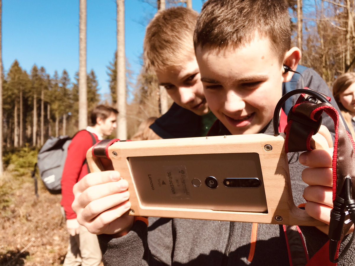 LailaHeyne's tweet photo. #Eggenfelden: 1. digitaler Waldlehrpfad weltweit von Ministerin #Kaniber eröffnet. Das Startup #ARaction aus @Rottal_Inn hat eine Software entwickelt, bei der ein 3D-animierter Fuchs durch den Wald führt. Die 15 Tablets dafür kann man im Rathaus ausleihen. @BR24 @BR_Niederbayern https://t.co/o5tqEEUMix