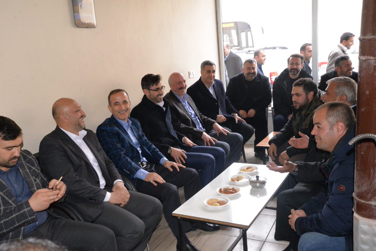 Bitlis Merkez Şehiriçi Kooperatif Temsilcileri ve Servis şoförlerimizle bir araya gelerek, mevcut sorunların çözümü üzerine istişarelerde bulunduk. Projelerimizi anlattık. 

Kooperatif Başkanımıza ve şoför esnaflarımıza misafirperverlikleri için teşekkür ederim.