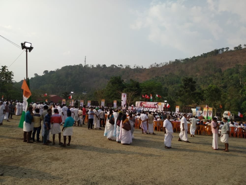 KoYiKkoDaNs's tweet photo. മൂവർണ്ണക്കടലായ് ഇടുക്കി
@DeanKuriakose ന്റെ ഇടുക്കി പാർലമെന്റ് കൺവെൻഷനിൽ നിന്നും
#VoteForDean
#RaGaThisTime
#ഓരോവോട്ടുംകോൺഗ്രസിന് https://t.co/ExoGKVcIwf