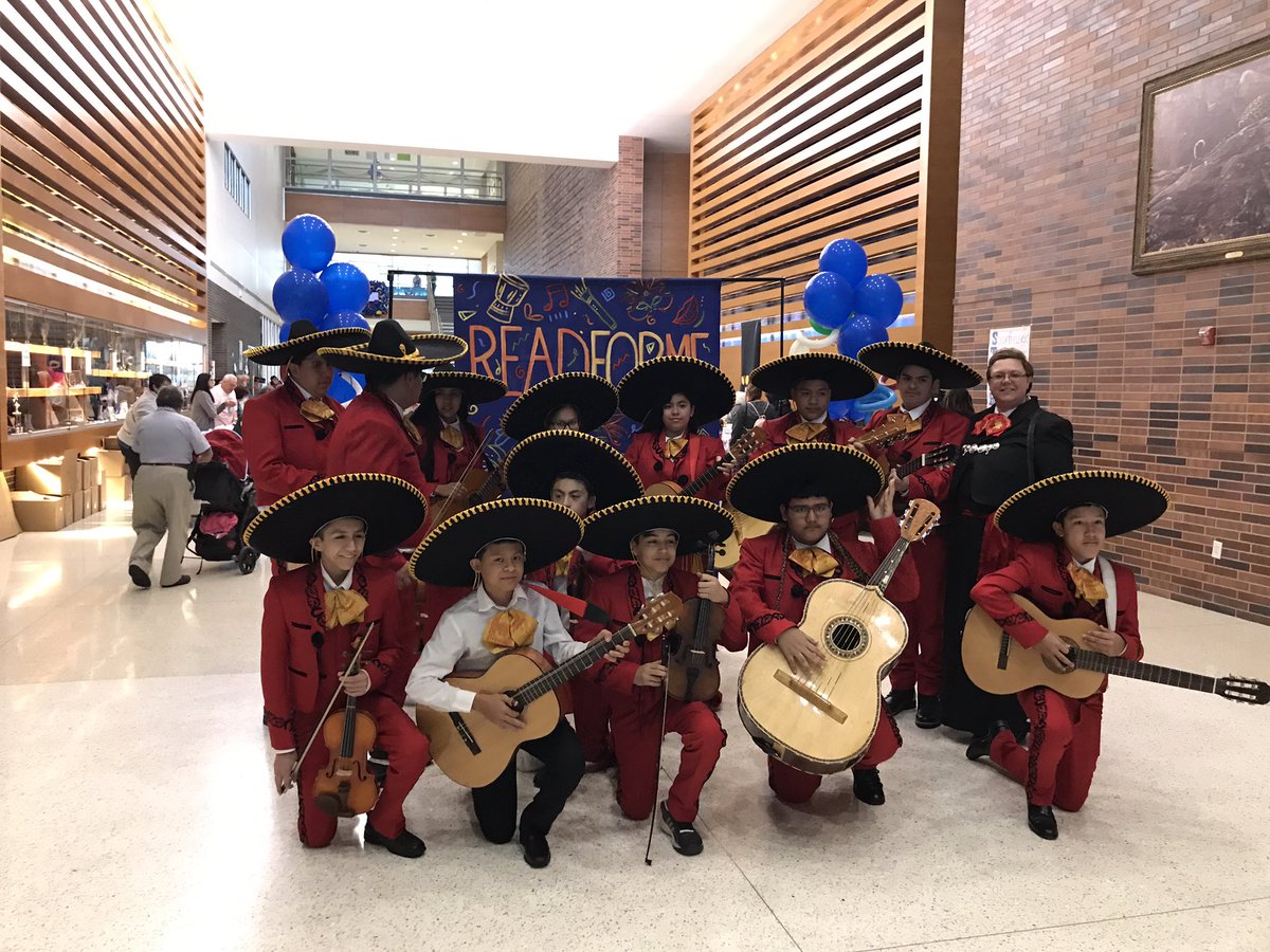 duallanguage's tweet photo. Dallas ISD #readforme2019 fun!!! https://t.co/4reHfUdSZa