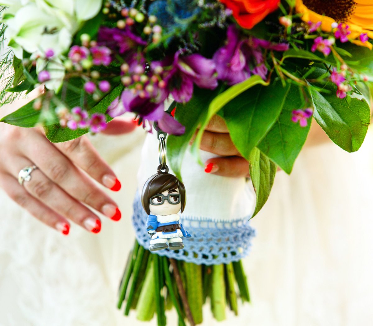 Fornearphoto's tweet photo. 💐🤓 Geeking out because it’s finally the weekend! 
📷 @fornearphoto
.
.
.
.
#offbeatwedding #offbeatbride #mei #overwatch #nerdwedding #geekwedding #wisconsinwedding #weddingphotography #florals #weekend https://t.co/HmFtnDgJbr