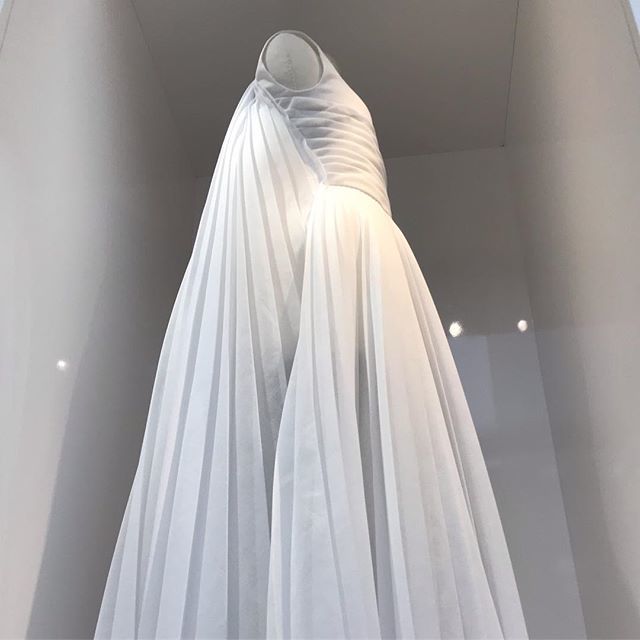 MattijsvBergen's tweet image. #dior toiles.
.
.
.
#toiles #patternmagic #pleats #draping #moulage #fashionatisbest #fashionconstruction #finesse #designerofdreams #mattijs #mattijsvanbergen ift.tt/2USDsm6