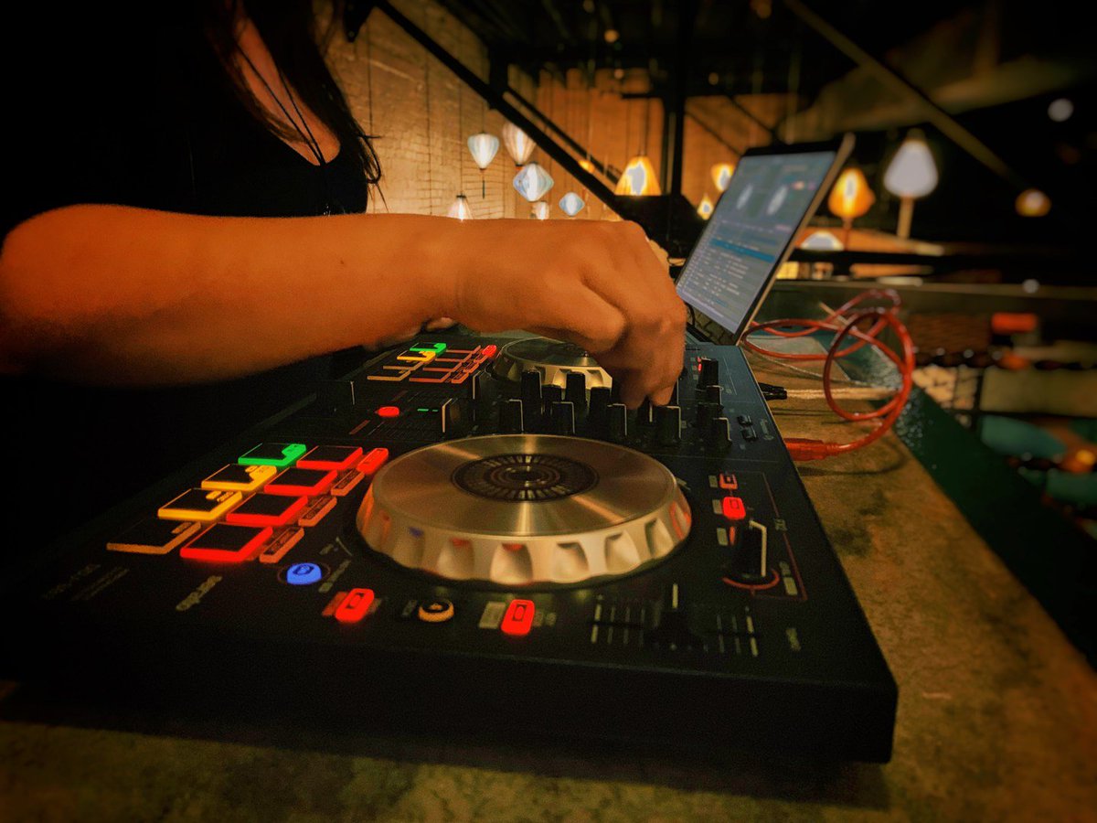 Join us for Beats &amp; Eats at 5pm on Friday and Saturday, or at 10:30am for Sunday Brunch with bottomless cocktails for $15! #beatsandeats #haveyoutansuoedyet #tansuonash