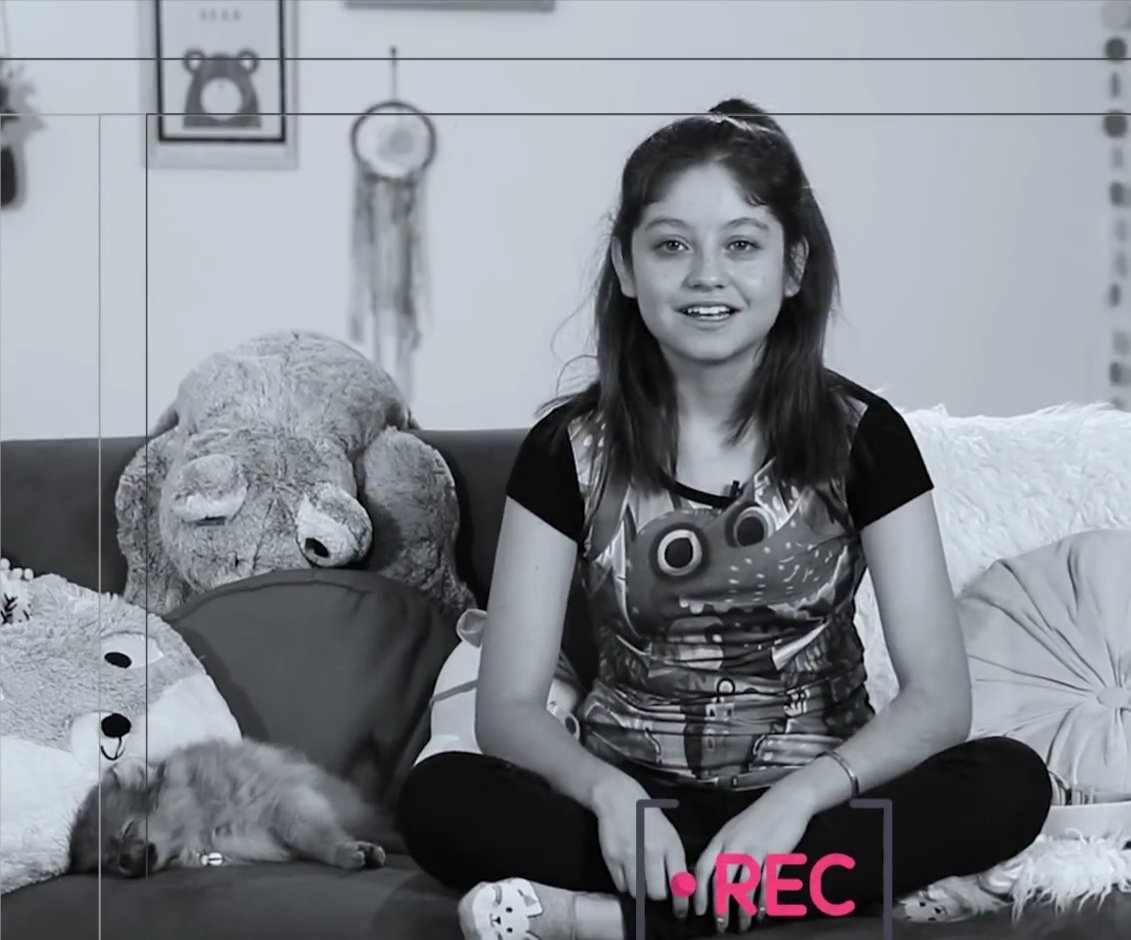 Carlaluzk's tweet photo. Sou a única que têm saudades do #Simbasevilla....
Estes vídeos deixam saudades. 🙂
@karolsevilla #KarolSevilla #CantandoSinEscucharme2 https://t.co/TflSmtLZMq